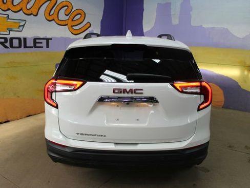 Used 2024 GMC Terrain SLE w/ Driver Convenience Package FWD image 7