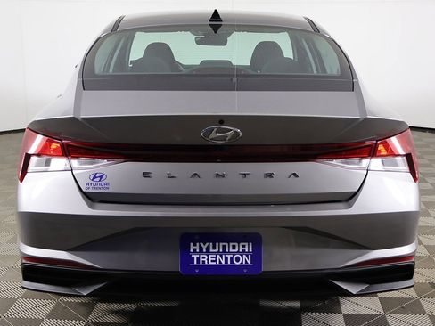 Used 2023 Hyundai Elantra SEL w/ Convenience Package image 12