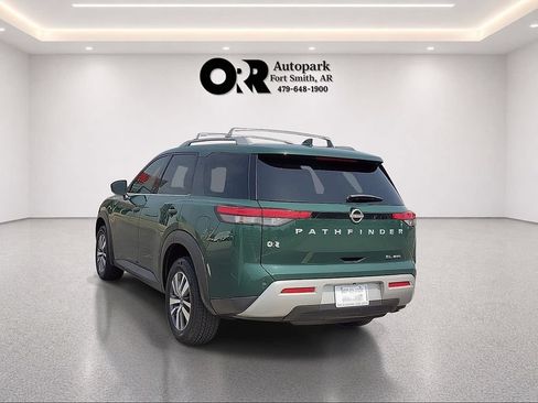 Used 2023 Nissan Pathfinder SL AWD/4WD image 4