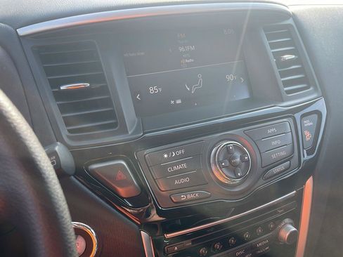 Used 2019 Nissan Pathfinder S image 12