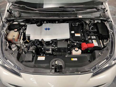 Used 2019 Toyota Prius XLE image 17