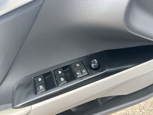 Used 2020 Toyota Camry LE FWD image 12