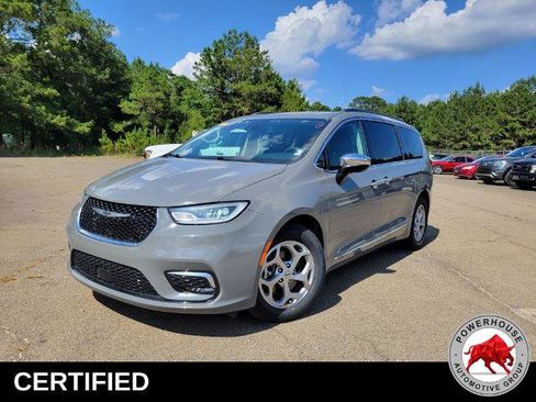 Used 2023 Chrysler Pacifica Limited FWD image 1