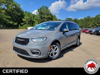 Used 2023 Chrysler Pacifica Limited