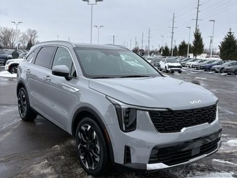 Certified 2025 Kia Sorento EX w/ Panoramic Sunroof Package image 1