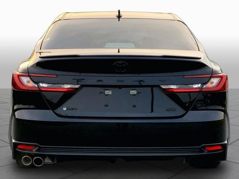 Used 2025 Toyota Camry SE w/ Multimedia Upgrade Package image 5