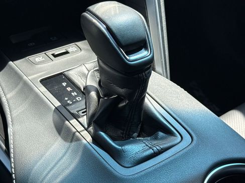 Used 2024 Toyota Venza Limited AWD/4WD image 28