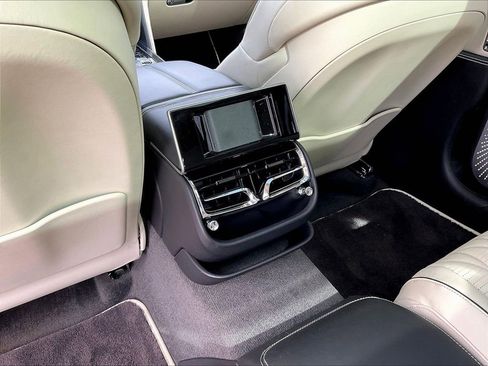 Used 2022 Bentley Flying Spur V8 AWD/4WD image 10
