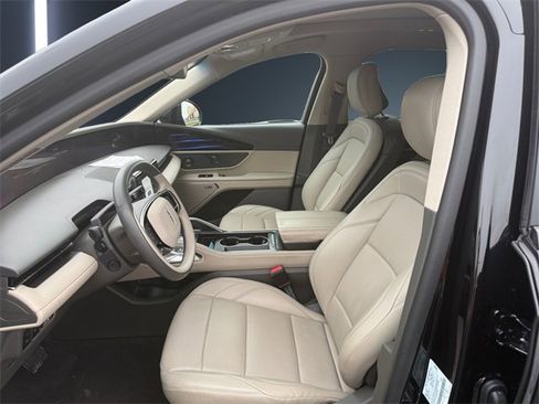 Used 2024 Lincoln Nautilus Premier w/ Equipment Group 102A image 9