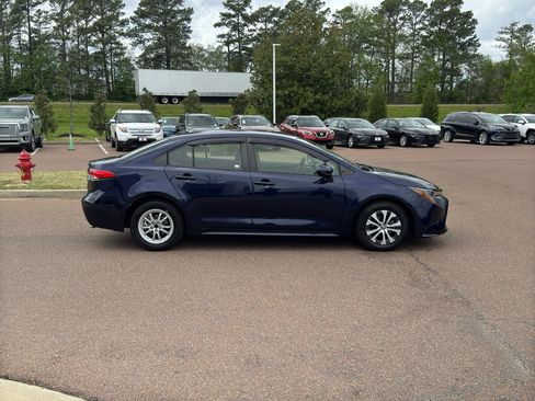 Used 2022 Toyota Corolla LE image 4
