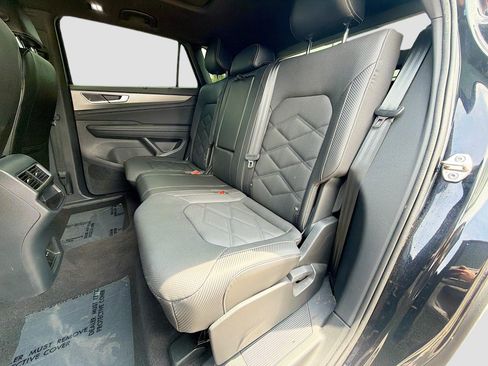 Used 2024 Volkswagen Atlas Cross Sport SE w/ Panoramic Sunroof Package AWD/4WD image 21