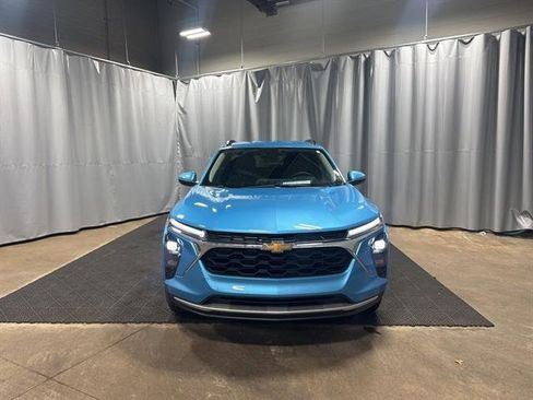 Certified 2025 Chevrolet Trax LT w/ LT Convenience Package image 2