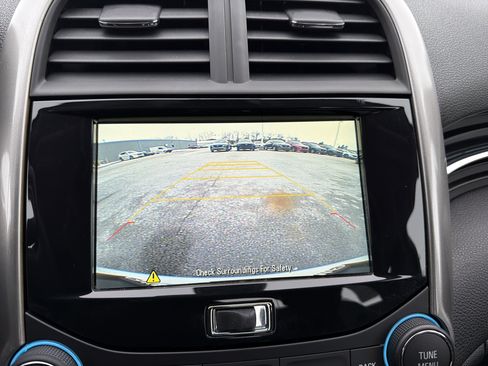 Used 2015 Chevrolet Malibu LT w/ Leather Package image 9