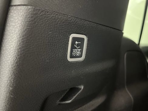 Used 2024 Jeep Wagoneer L 4WD w/ Premium Group I image 16