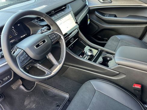 New 2026 Jeep Grand Cherokee L 4WD image 10