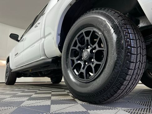 Certified 2022 Toyota Tacoma SR5 image 25
