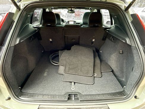 Used 2023 Volvo XC40 Recharge Plus image 30