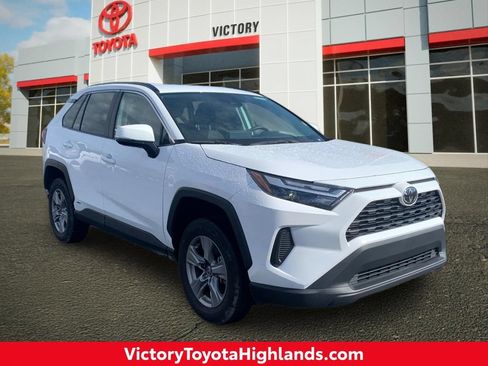 Used 2025 Toyota RAV4 XLE AWD/4WD image 1