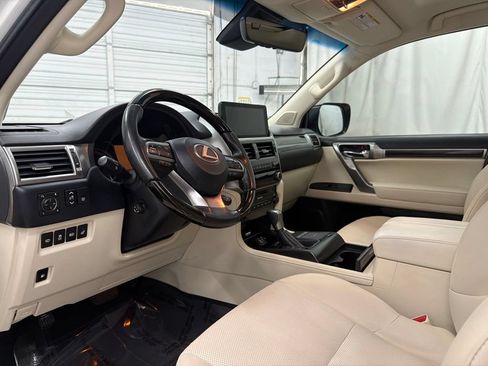 Used 2023 Lexus GX 460 Premium w/ Accessory Package AWD/4WD image 13