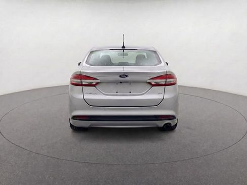 Used 2017 Ford Fusion SE w/ Fusion SE Technology Package FWD image 7
