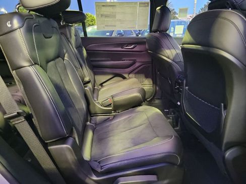 New 2025 Jeep Grand Cherokee L Altitude image 15