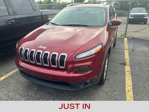 Used 2016 Jeep Cherokee Latitude w/ Cold Weather Group AWD/4WD image 1