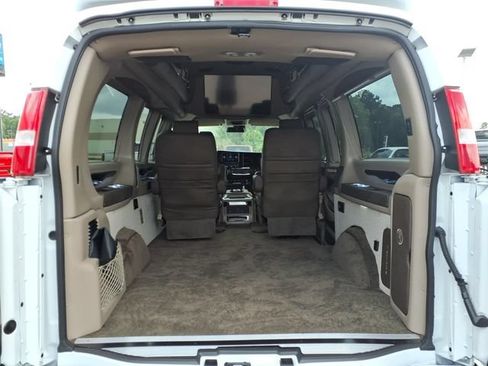 Used 2026 GMC Savana 2500 w/ Driver Convenience Package RWD image 14