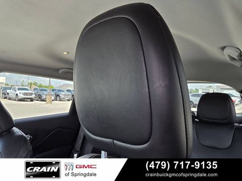 Used 2021 Jeep Cherokee Latitude Plus FWD image 22