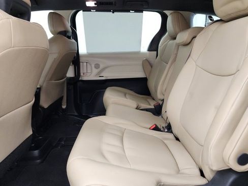 Certified 2022 Toyota Sienna XLE image 37