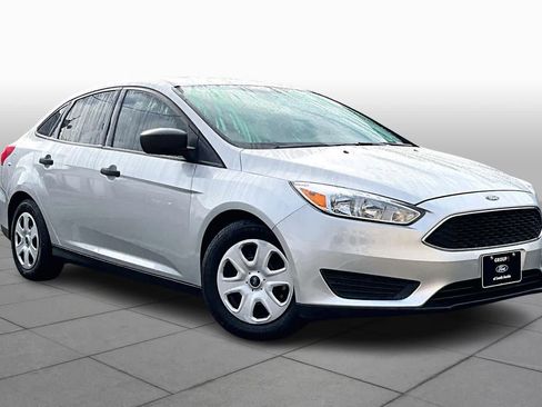 Used 2018 Ford Focus S image 2