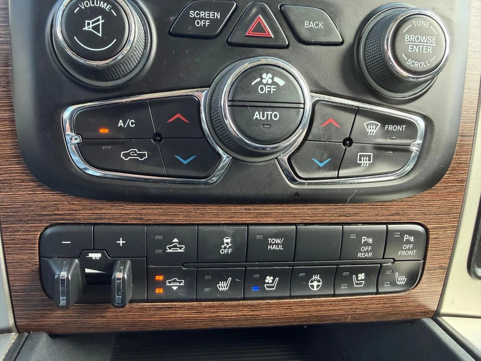 Used 2016 RAM 1500 Laramie w/ Convenience Group AWD/4WD image 29