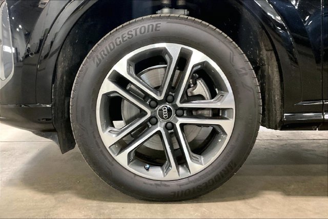 Used 2025 Audi Q5 Premium Plus w/ Premium Plus AWD/4WD image 9