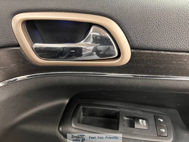 Used 2015 Jeep Grand Cherokee Limited w/ Luxury Group II AWD/4WD image 35