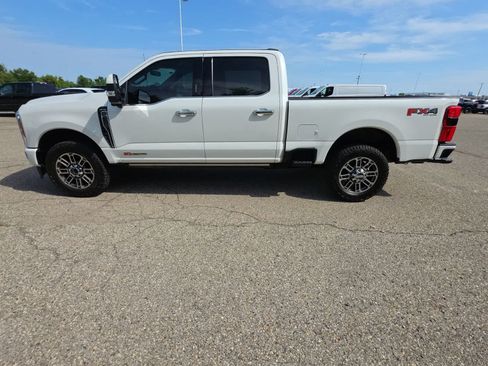 Used 2023 Ford F250 Limited w/ FX4 Off-Road Package AWD/4WD image 15