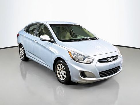 Used 2013 Hyundai Accent GLS FWD image 3