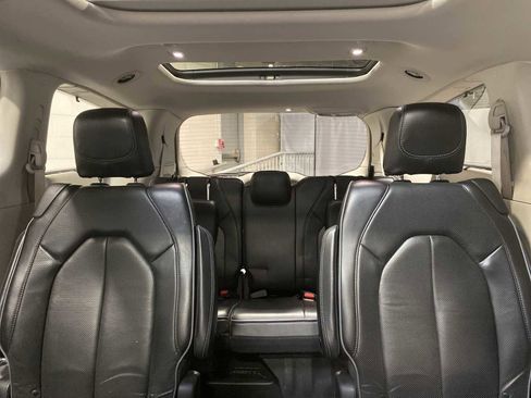 Used 2019 Chrysler Pacifica Limited image 22