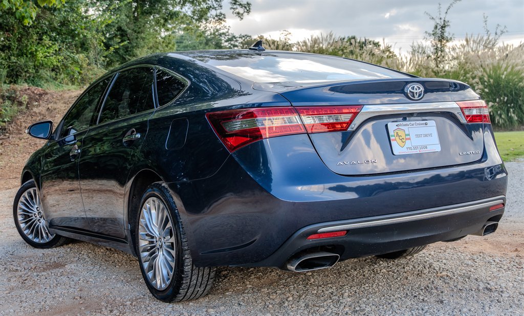 Used 2016 Toyota Avalon Limited w/ Toyota Safety Sense Package FWD image 3