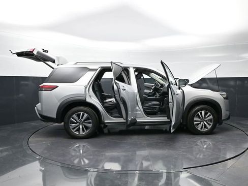 Used 2025 Nissan Pathfinder SL image 47