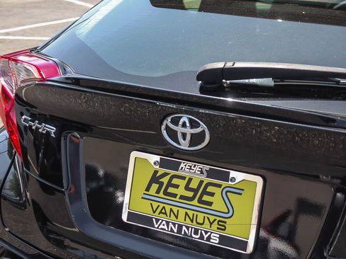 Used 2021 Toyota C-HR XLE FWD image 9