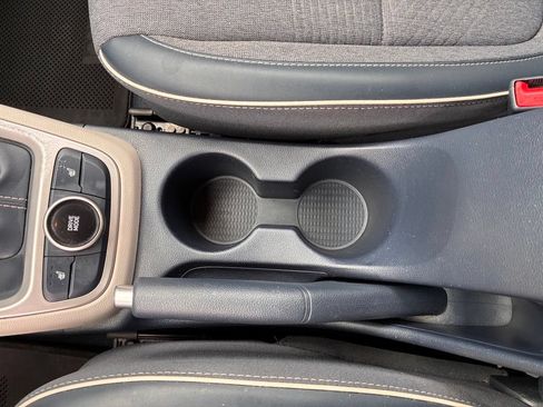 Used 2021 Hyundai Venue FWD image 34