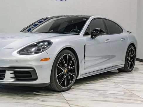 Used 2018 Porsche Panamera 4 AWD/4WD image 8