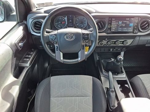 Certified 2020 Toyota Tacoma TRD Off-Road AWD/4WD image 11