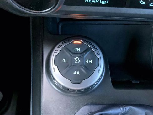 Used 2023 Ford Bronco Badlands image 36