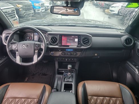 Used 2022 Toyota Tacoma TRD Off-Road w/ Technology Package RWD image 15