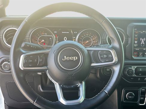 Used 2021 Jeep Wrangler Unlimited Sahara image 11