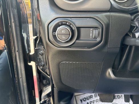 Used 2023 Jeep Gladiator Sport AWD/4WD image 19
