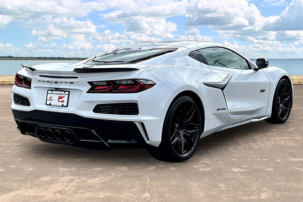Used 2023 Chevrolet Corvette Z06 RWD image 4