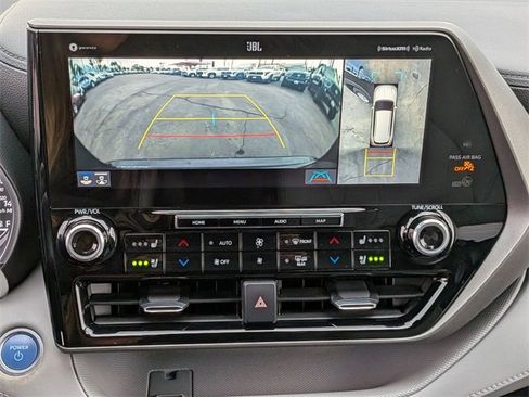 Used 2021 Toyota Highlander Limited image 14