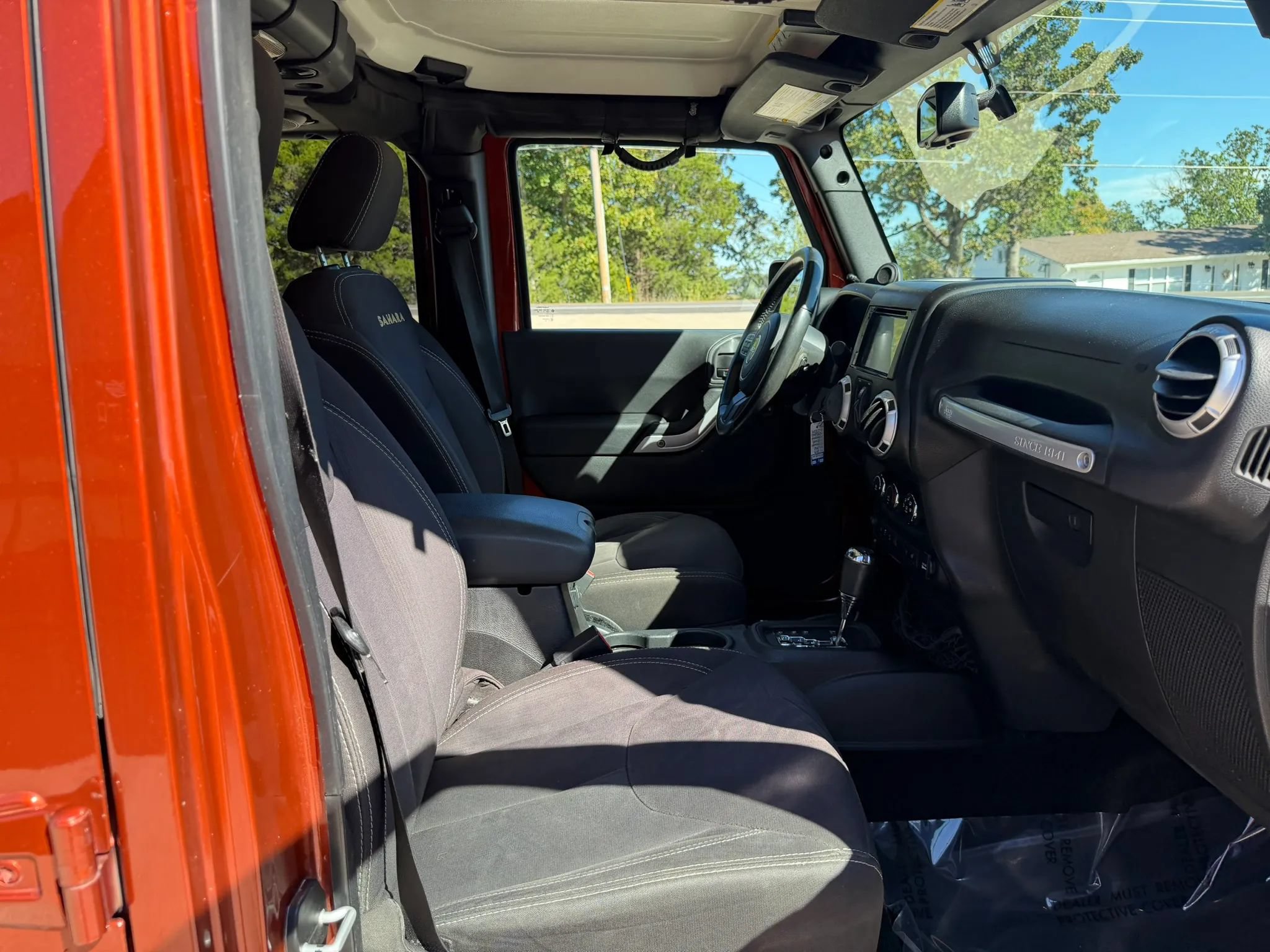 Used 2014 Jeep Wrangler Unlimited Sahara w/ Connectivity Group AWD/4WD image 44