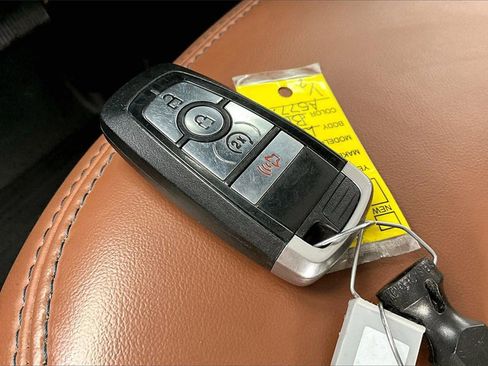 Used 2024 Ford Maverick Lariat w/ FX4 Off-Road Package image 11